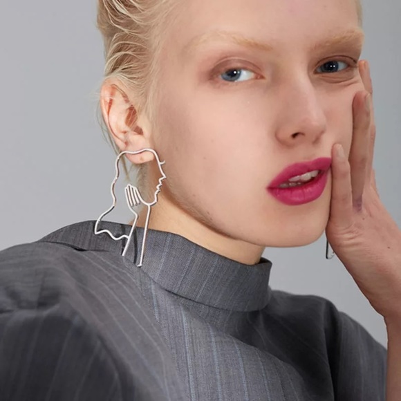 Retro Girl Silhouette Hollow Out Earrings - Picture 2 of 5